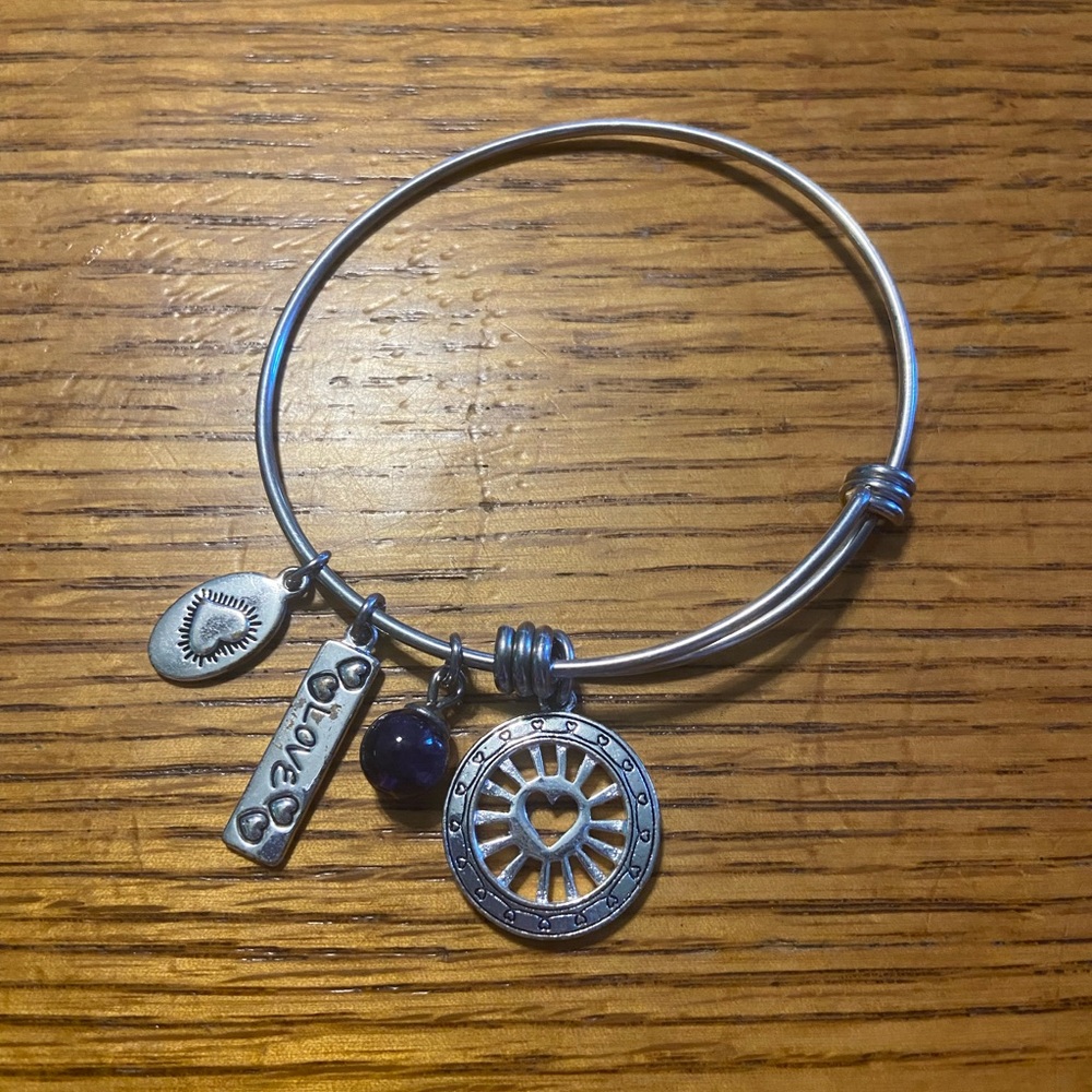 5/$10 | Footnotes | Silver Charm Bracelet with Heart and Love Accents